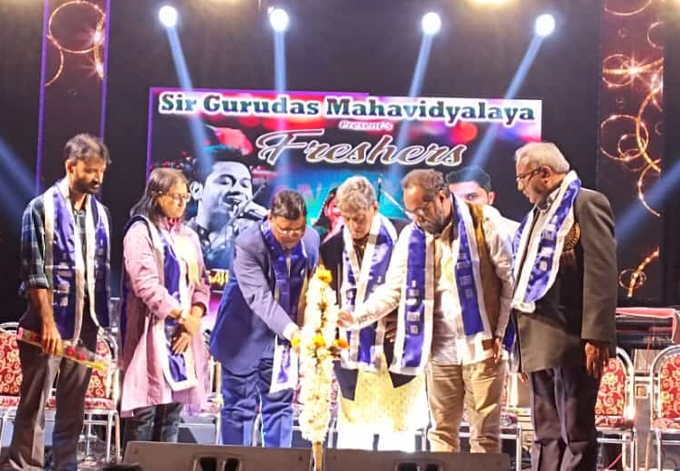 https://sirgurudasmahavidyalaya.ac.in/storage/app/public/uploads/Freshers.jpg