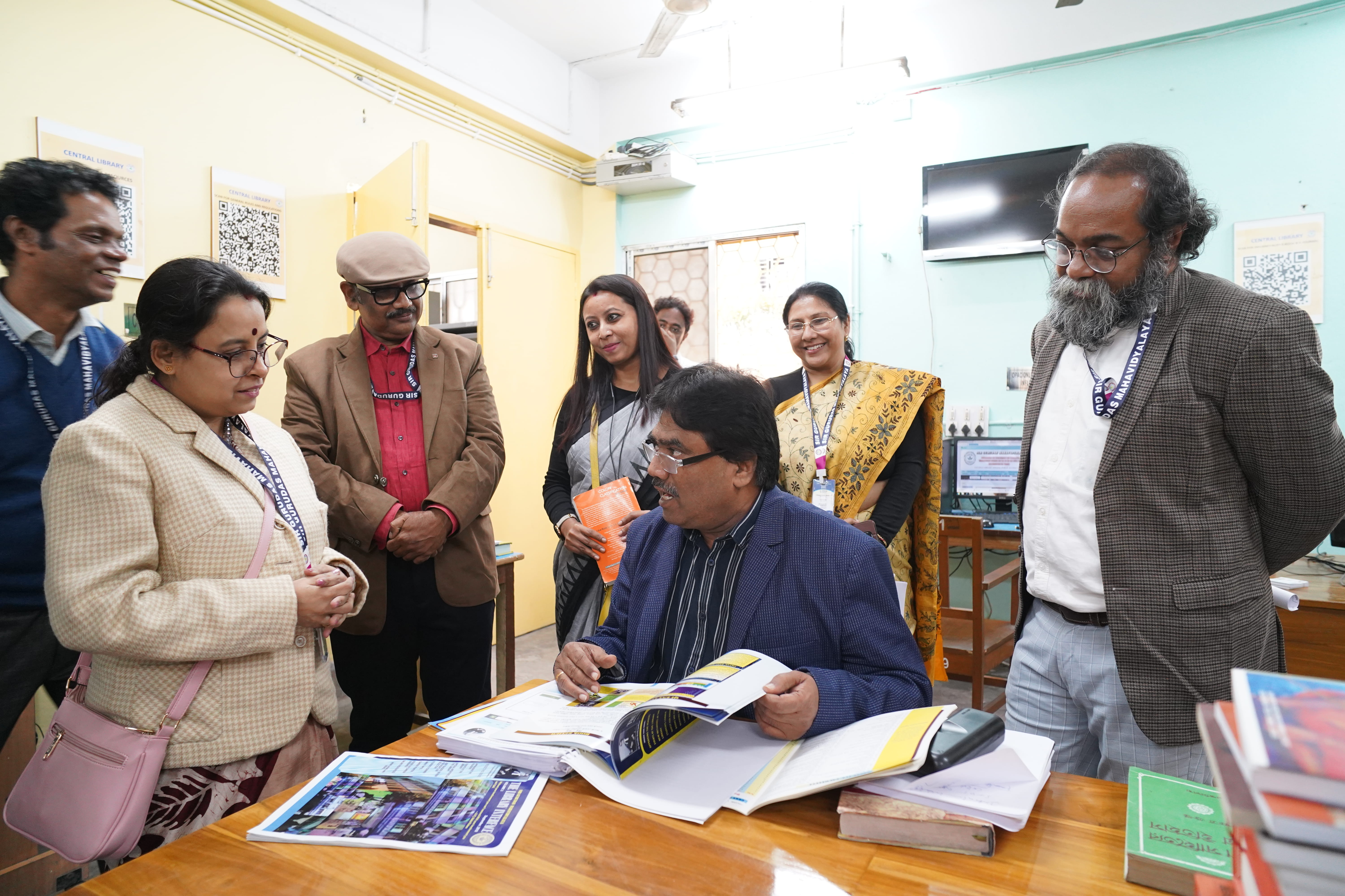 https://sirgurudasmahavidyalaya.ac.in/storage/app/public/uploads/Lib-2--1-.jpg